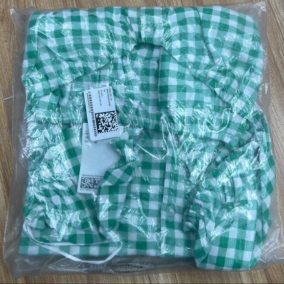 Divided-Green & White check puff sleeve dress - Picture 3 of 4